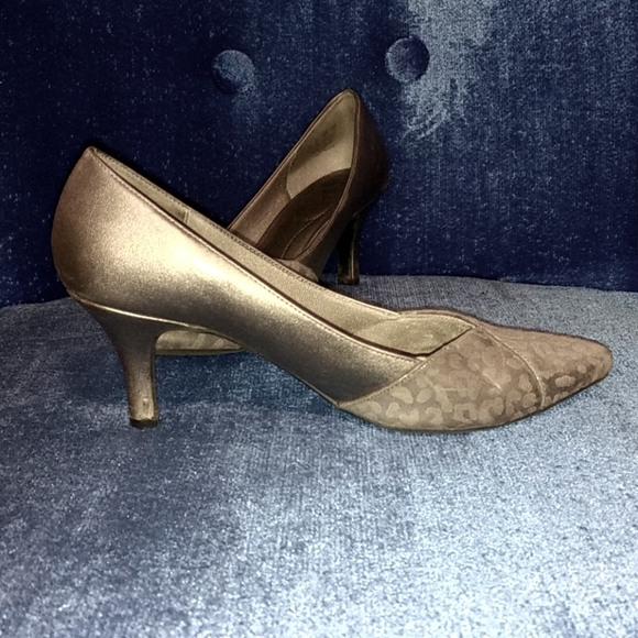 Lite Stride Leopard Print Heels - Picture 2 of 3